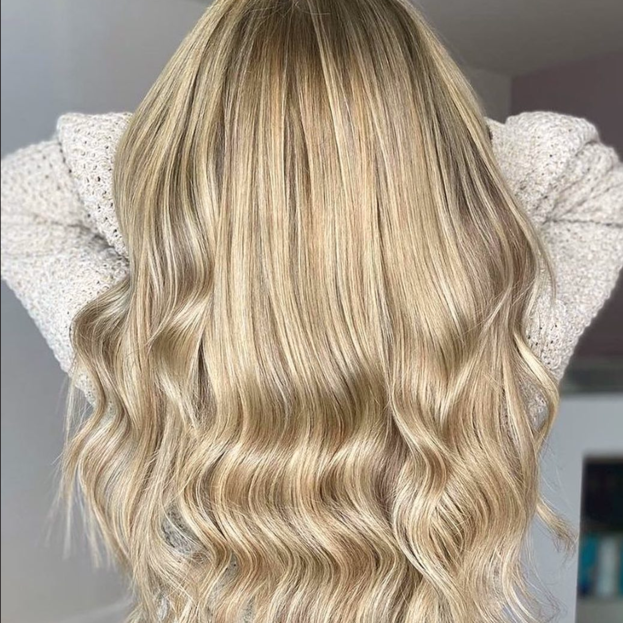 customer wearing hair rehab london 18 inch original clip-in hair extensions in blonde shade