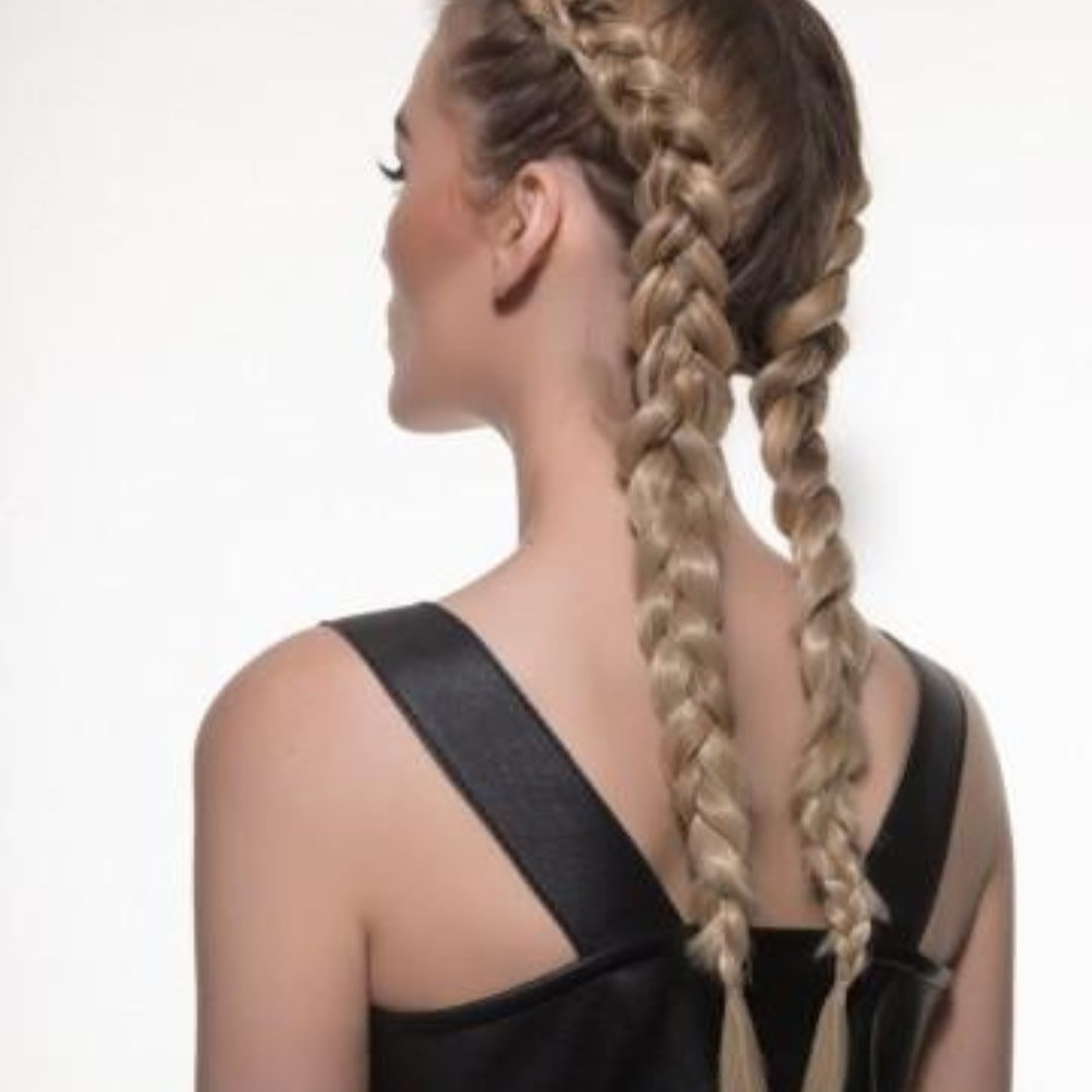 Model with Instant Plaits / Braids
