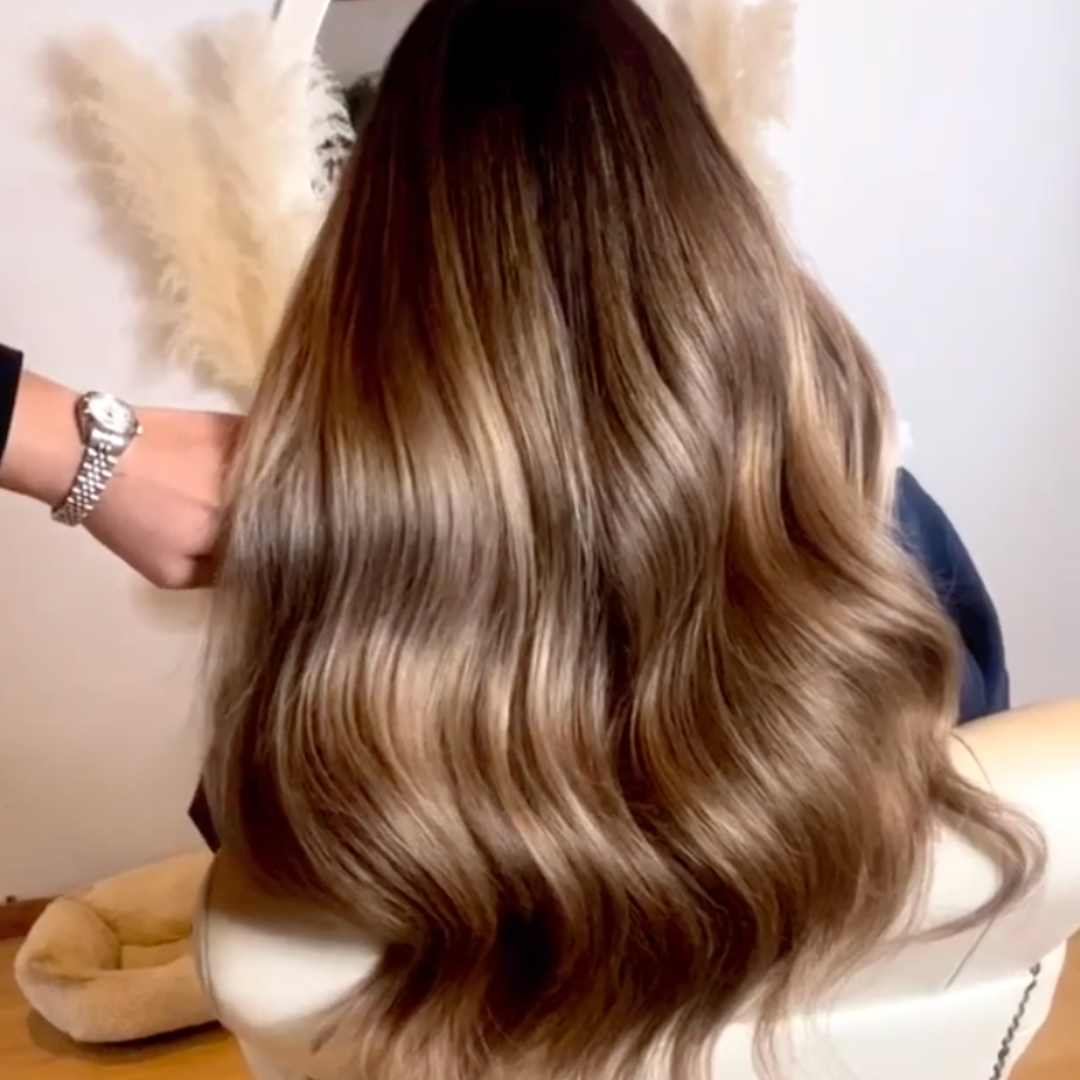 customer wearing hair rehab london 18 inch original clip-in hair extensions